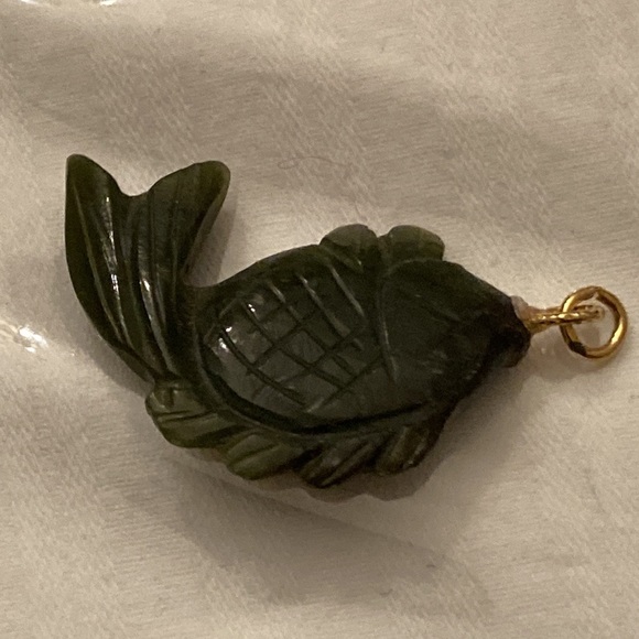 NWOT Carved Green JADE FISH PENDANT; 1 1/4” Made in Taiwan - Picture 1 of 3
